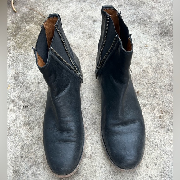 Frye Carley Zip Chelsea Boots, size 10 - Picture 4 of 10